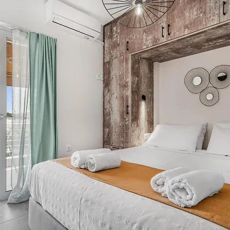 Mella Roa - Amber Apartment