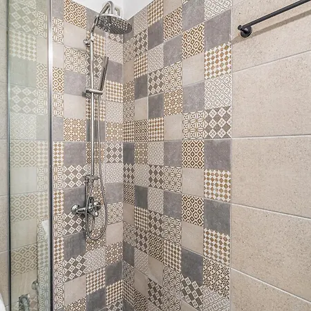 Mella Roa - Amber Apartament