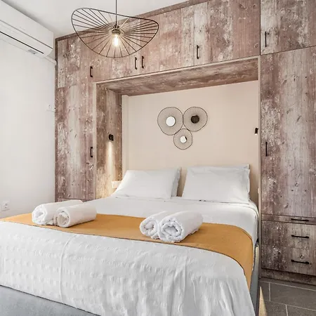 Mella Roa - Amber Daire Nydri (Lefkada)